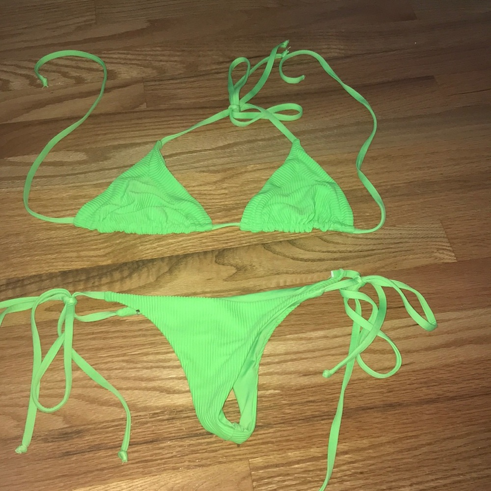 Frankies Bikini Set